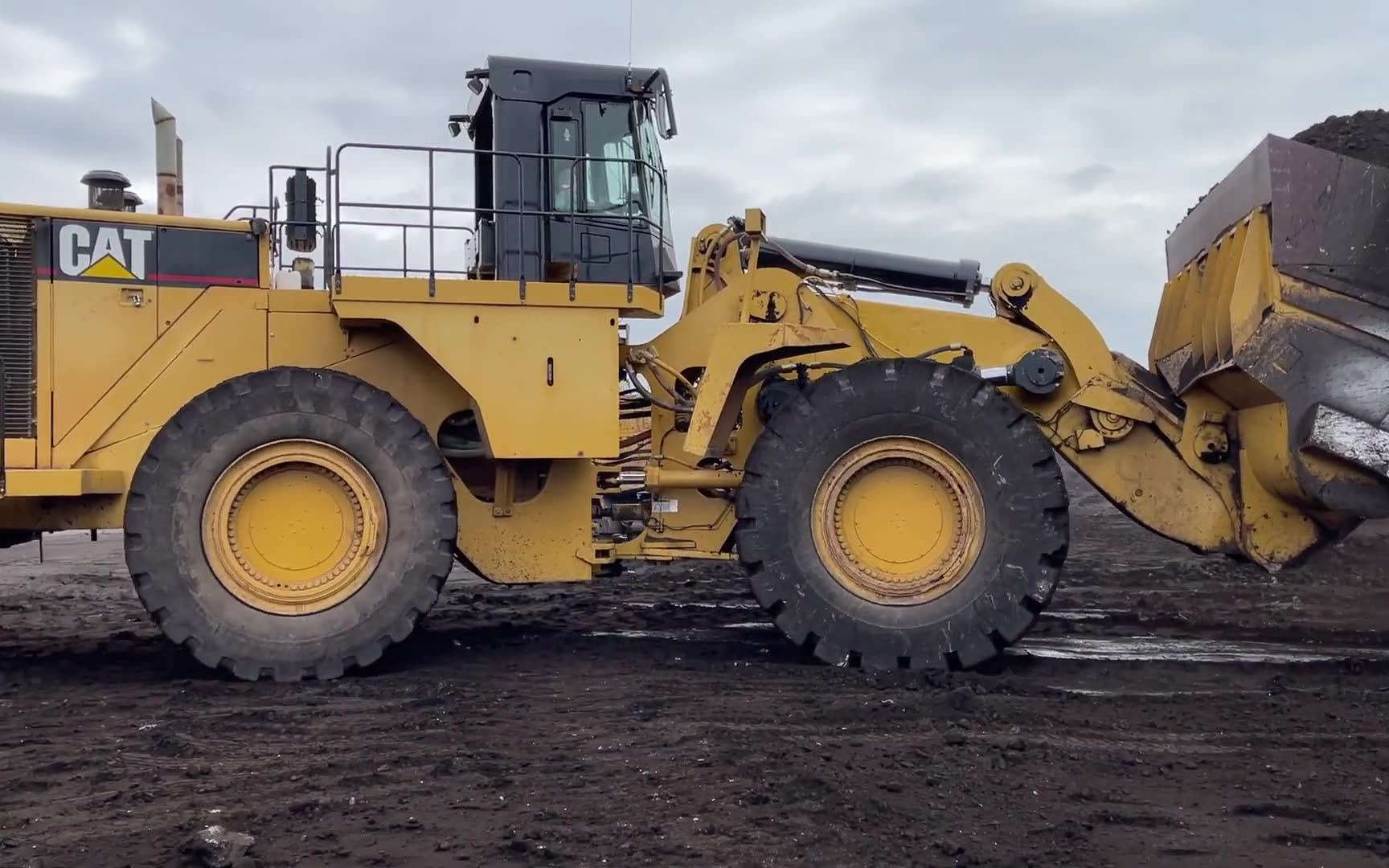 cat 992g装载机施工