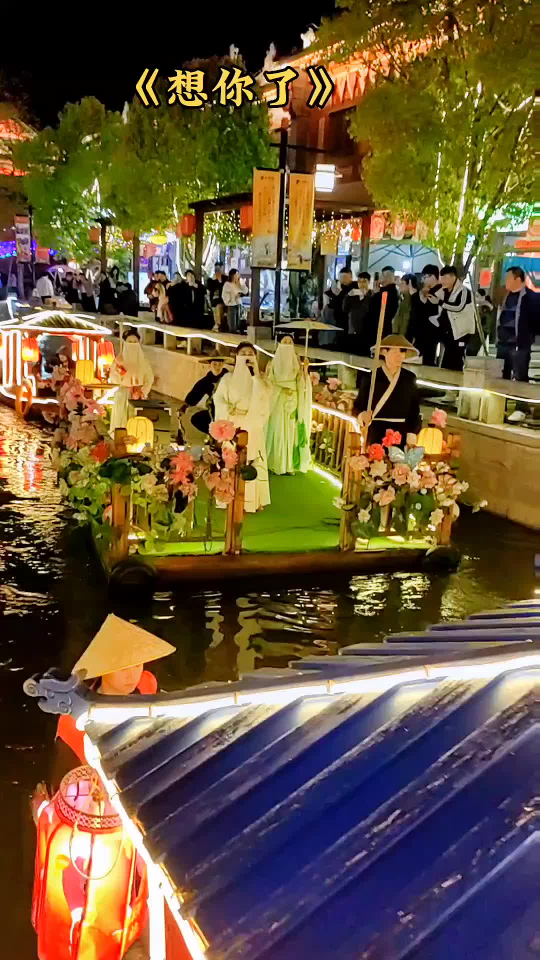 花船表演现场拍摄汉服之美在华夏