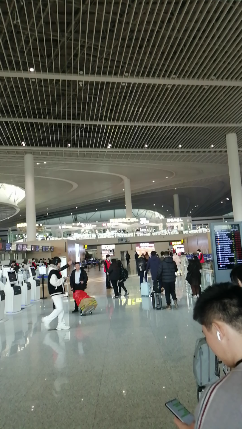 胶东机场登机口图片
