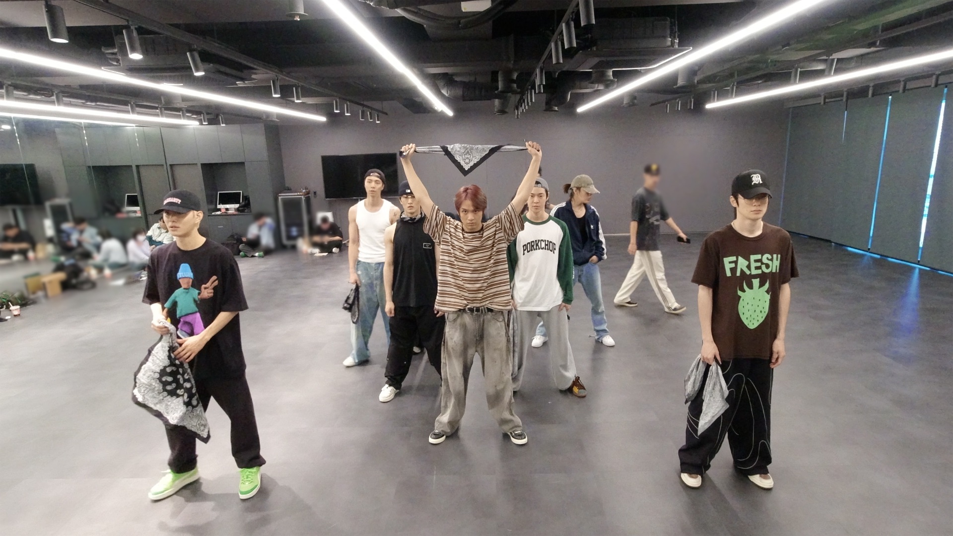 [图]【NCT 127】NCT 127《Walk》Dance Practice Behind the Scenes