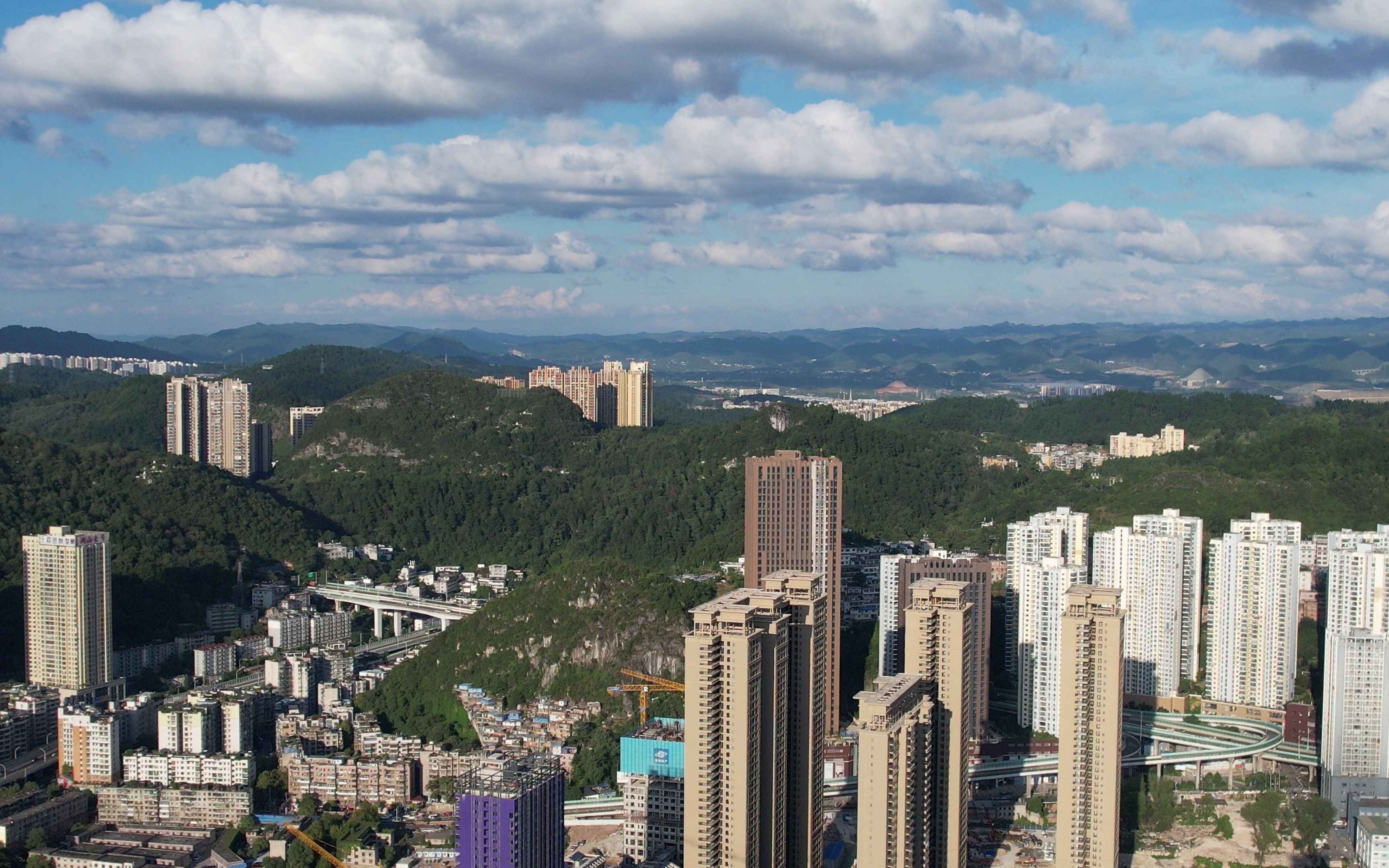 航拍贵阳市南明区-油榨街贵州之光