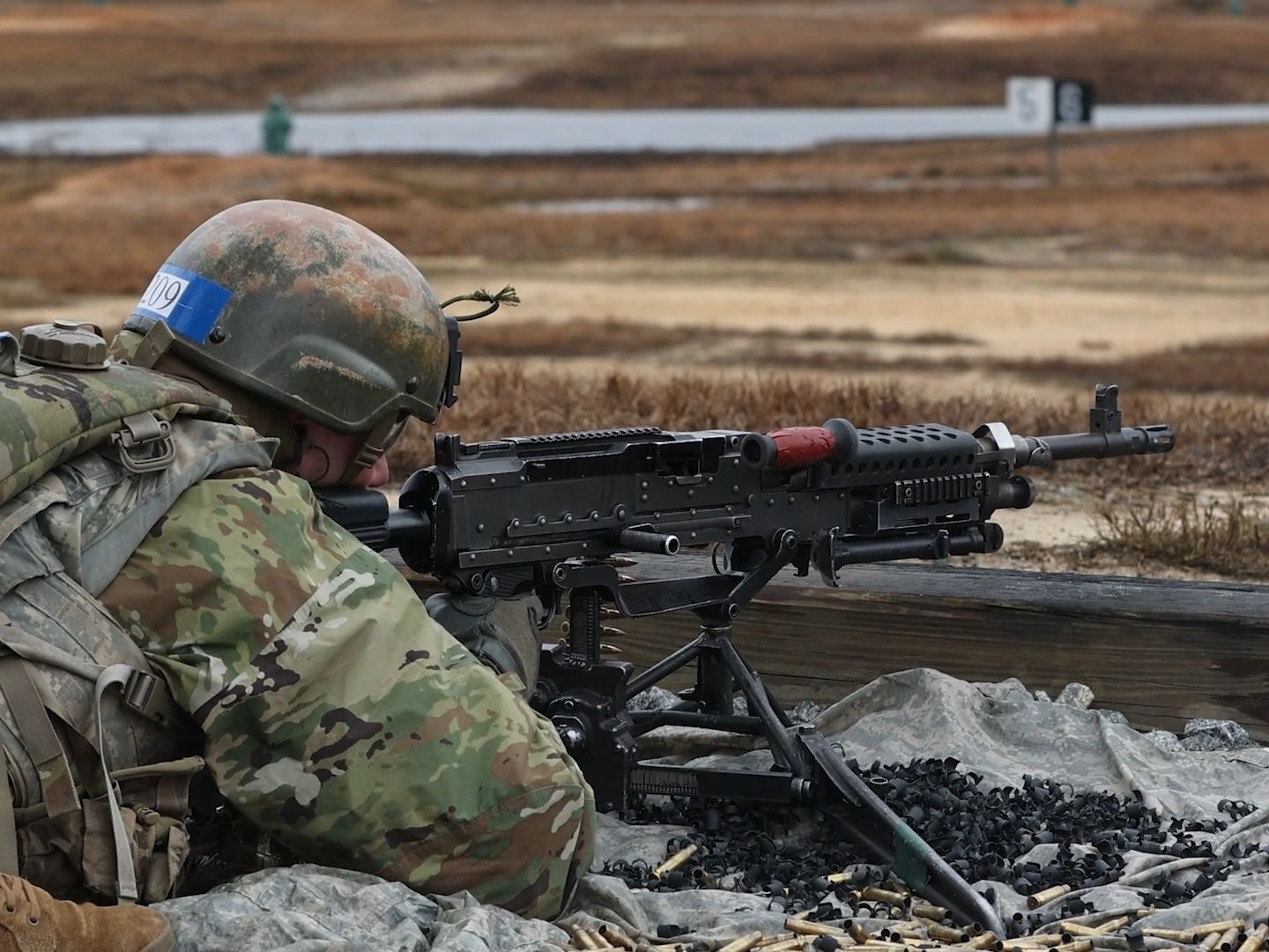 美军士兵射击m240l机枪 (2024.1)