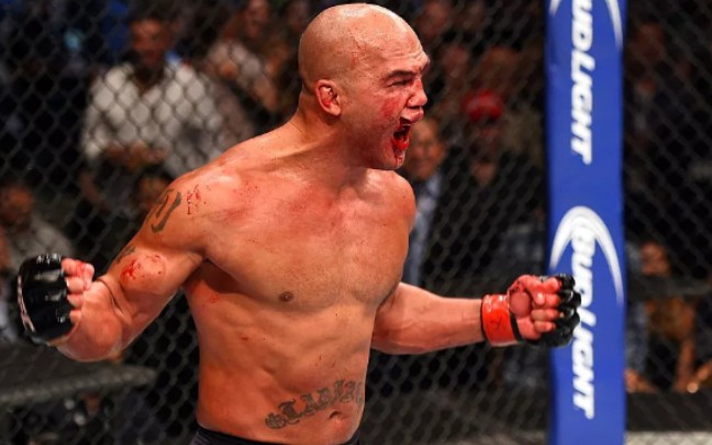 激!烈!罗比"无情"劳勒