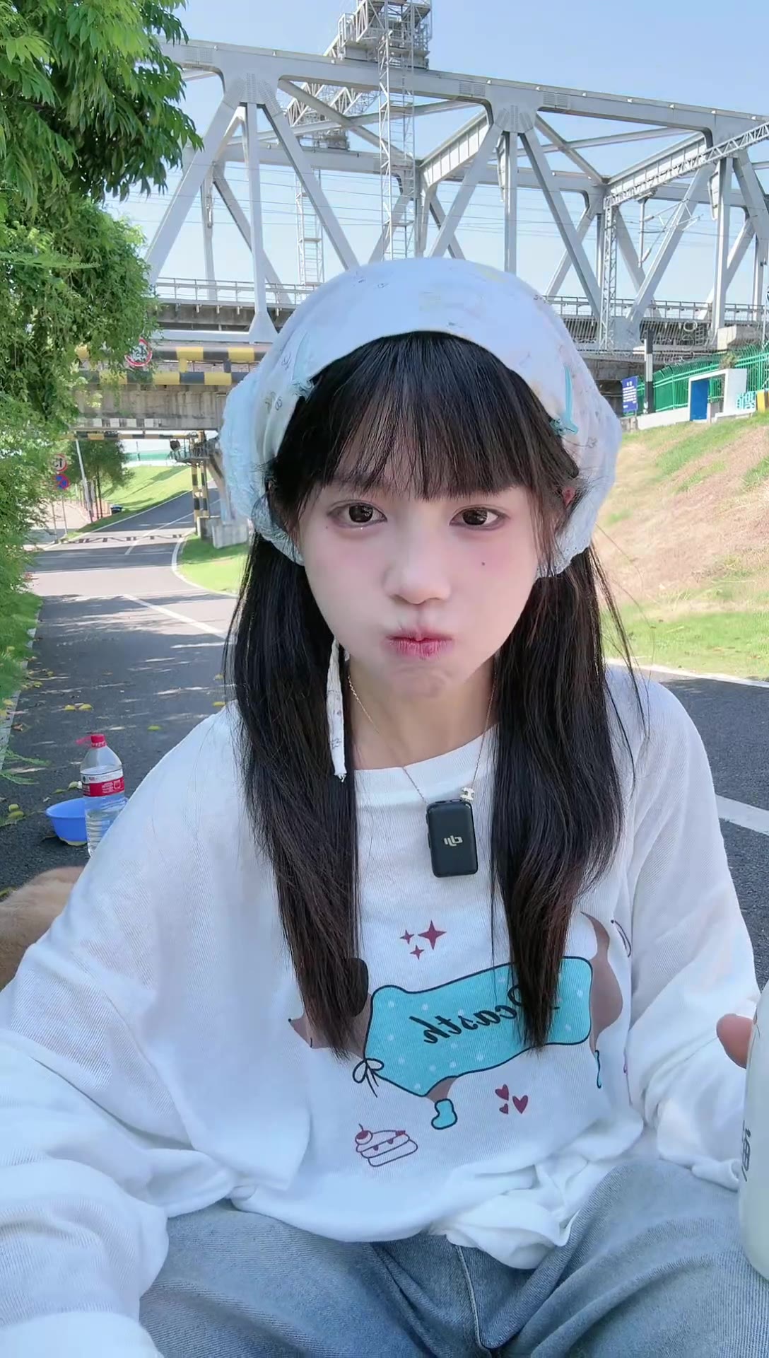免费看女生怼憨憨视频