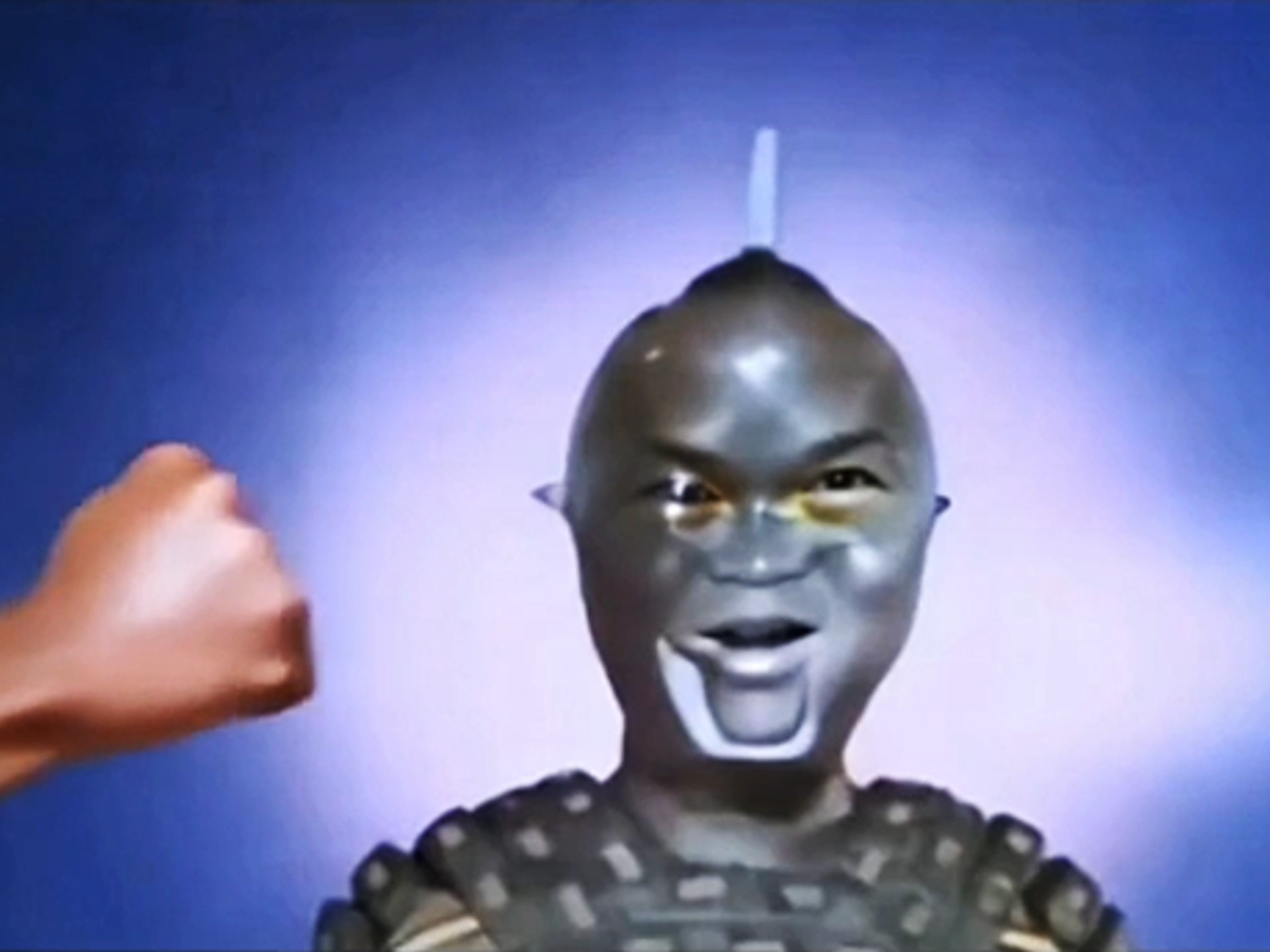 给范小勤奥特曼一拳会怎么样?