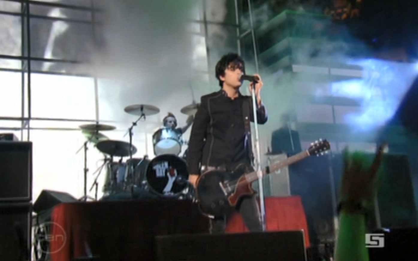 [图]Green Day - Boulevard of Broken Dreams (MTV Video Music Awards 2005)