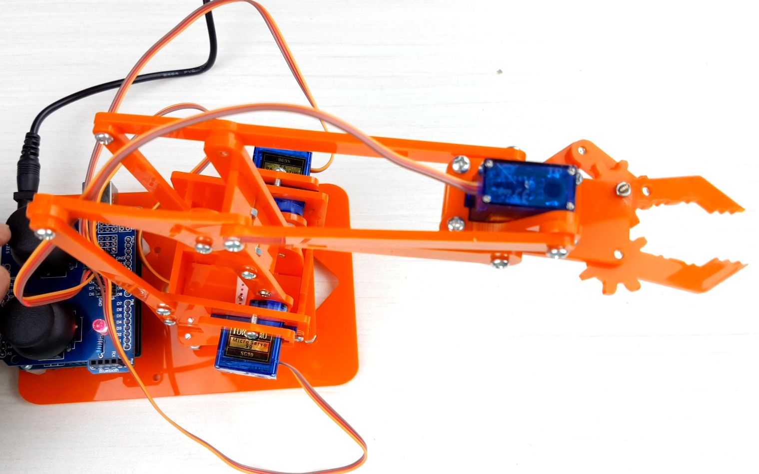 三个小时组装出来机械手臂玩具,玩几分钟就没意思了,怀念童年啊