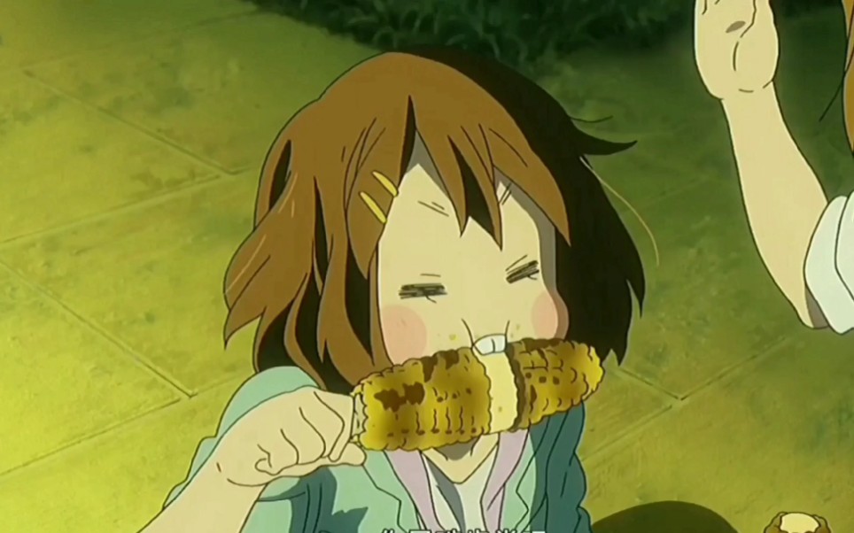 呆唯只是在吃玉米!