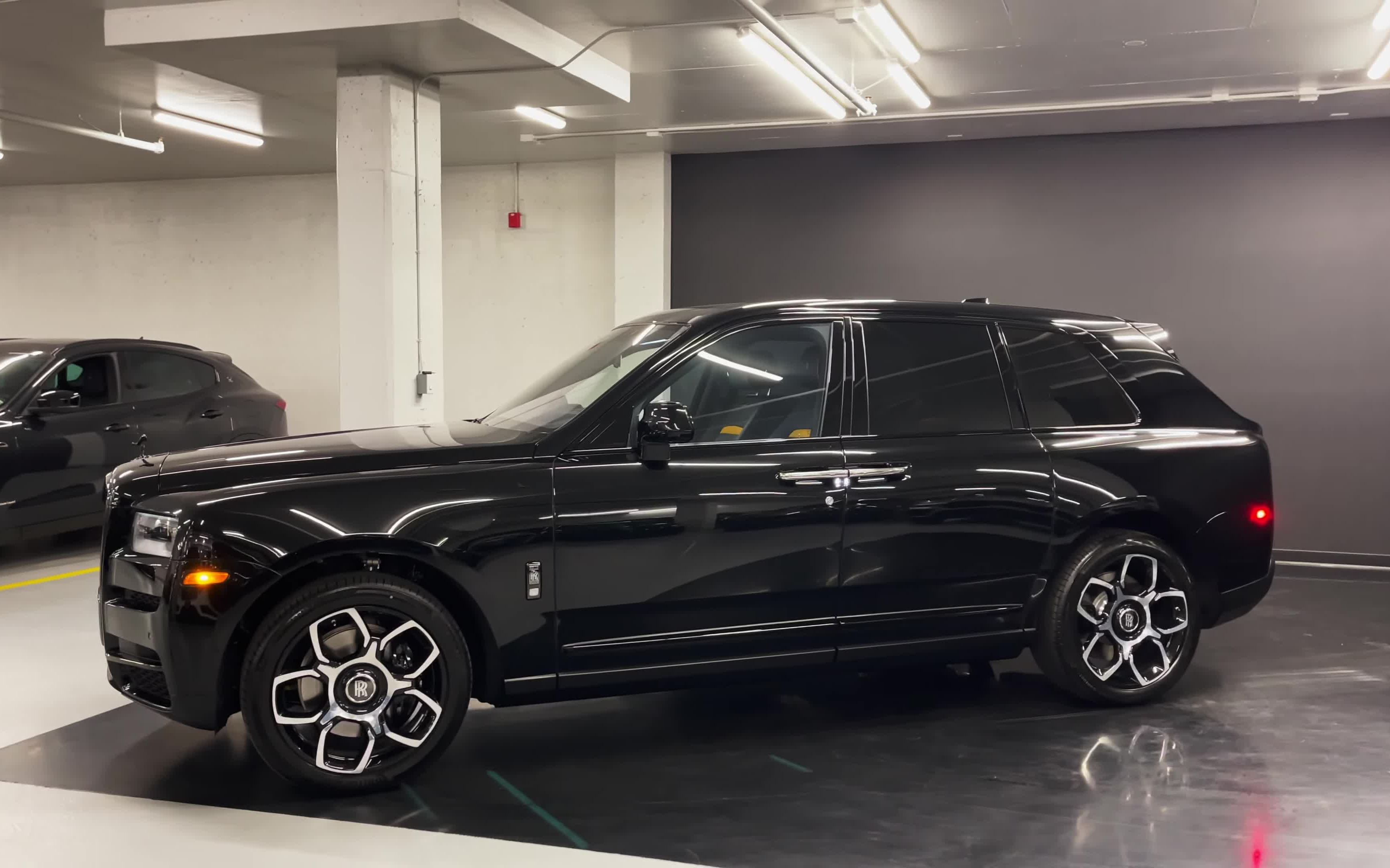 【4k】2021 rolls-royce cullinan black badge - walkaround_哔哩