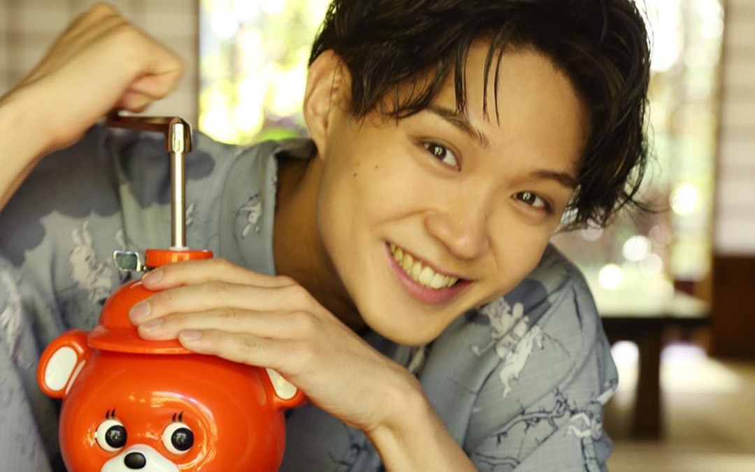 【矶村勇斗】毕业后的开久小野猫竟销售书本养家糊口啊!