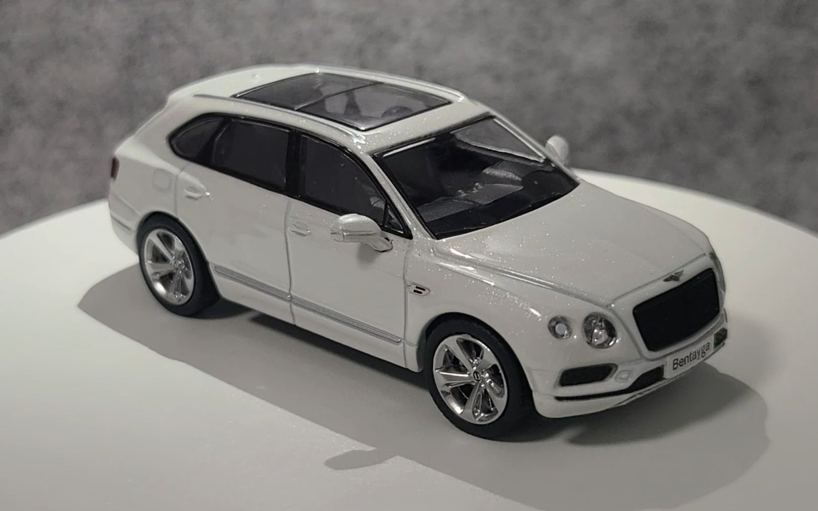 "原厂" 64比例 宾利添越 模型