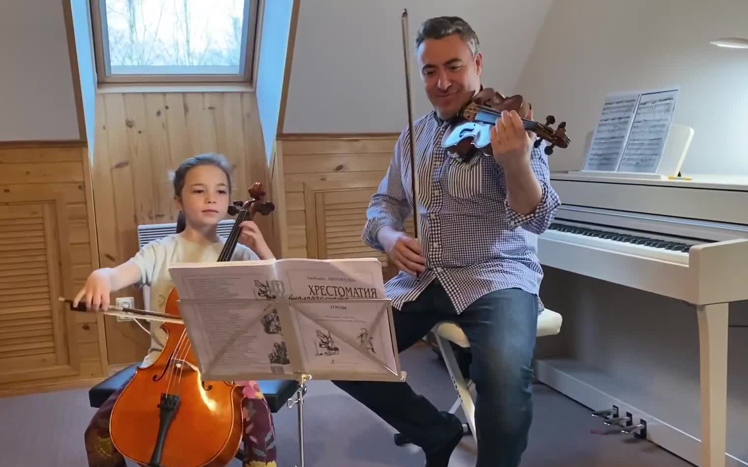 [图]文格洛夫和小女儿波琳娜献给生命的礼物 MAXIM VENGEROV FOR GIFT OF LIFE