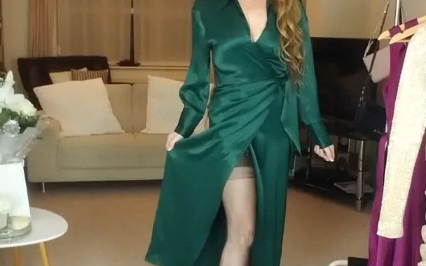 [图]y2mate.com - Tryon silk dress party dressfully fashioned stockings and high heel