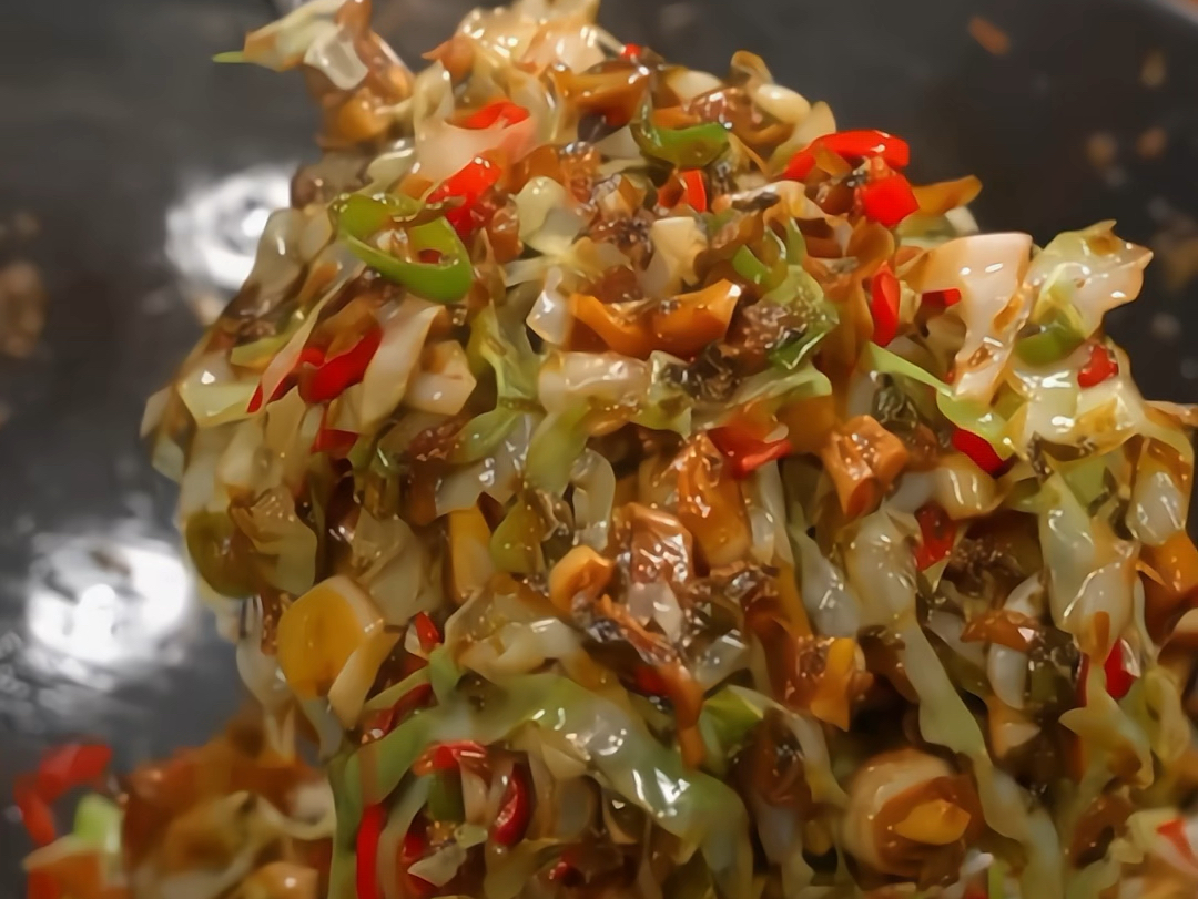 天热没胃口的时候,就做这个酸菜小笋炒包菜,酸嫩爽口超级好吃#家常菜