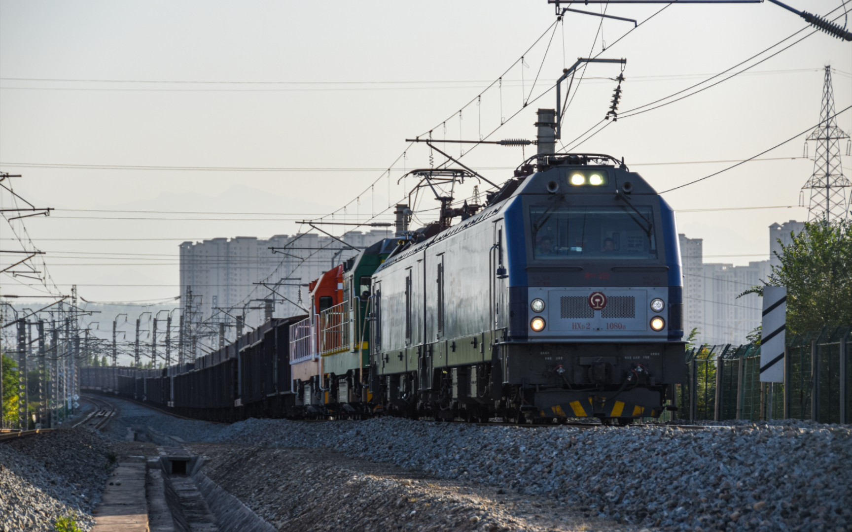 【中国铁路】西局安段hxd2回送df12通过纺织城