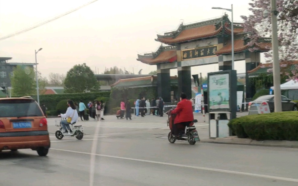 曲阜师范大学,我路过考研神校曲师大,疫情期间大门紧闭,不让学生进入哔哩哔哩bilibili