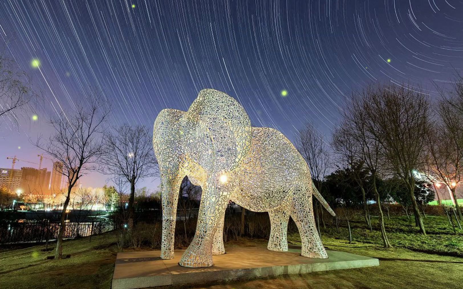 不锈钢灯光大象雕塑厂家金属发光雕塑,城市灯光不锈钢雕塑