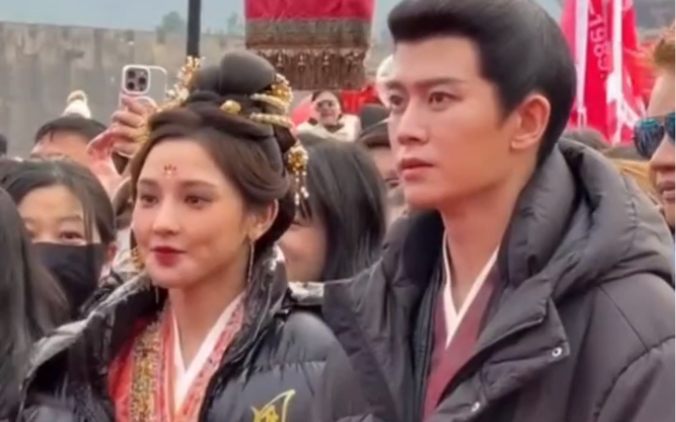 凤凰台上开机任嘉伦彭小苒《凤凰台上》开机路透开机大吉!