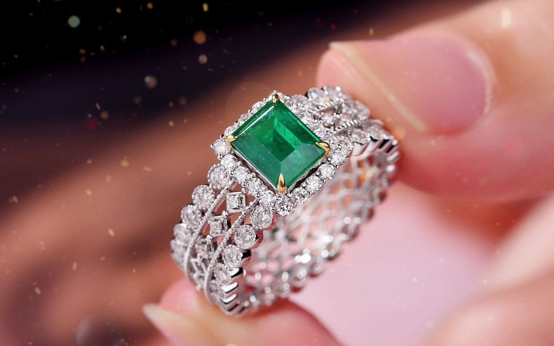 祖母绿宝石0.8ct 18k金戒托