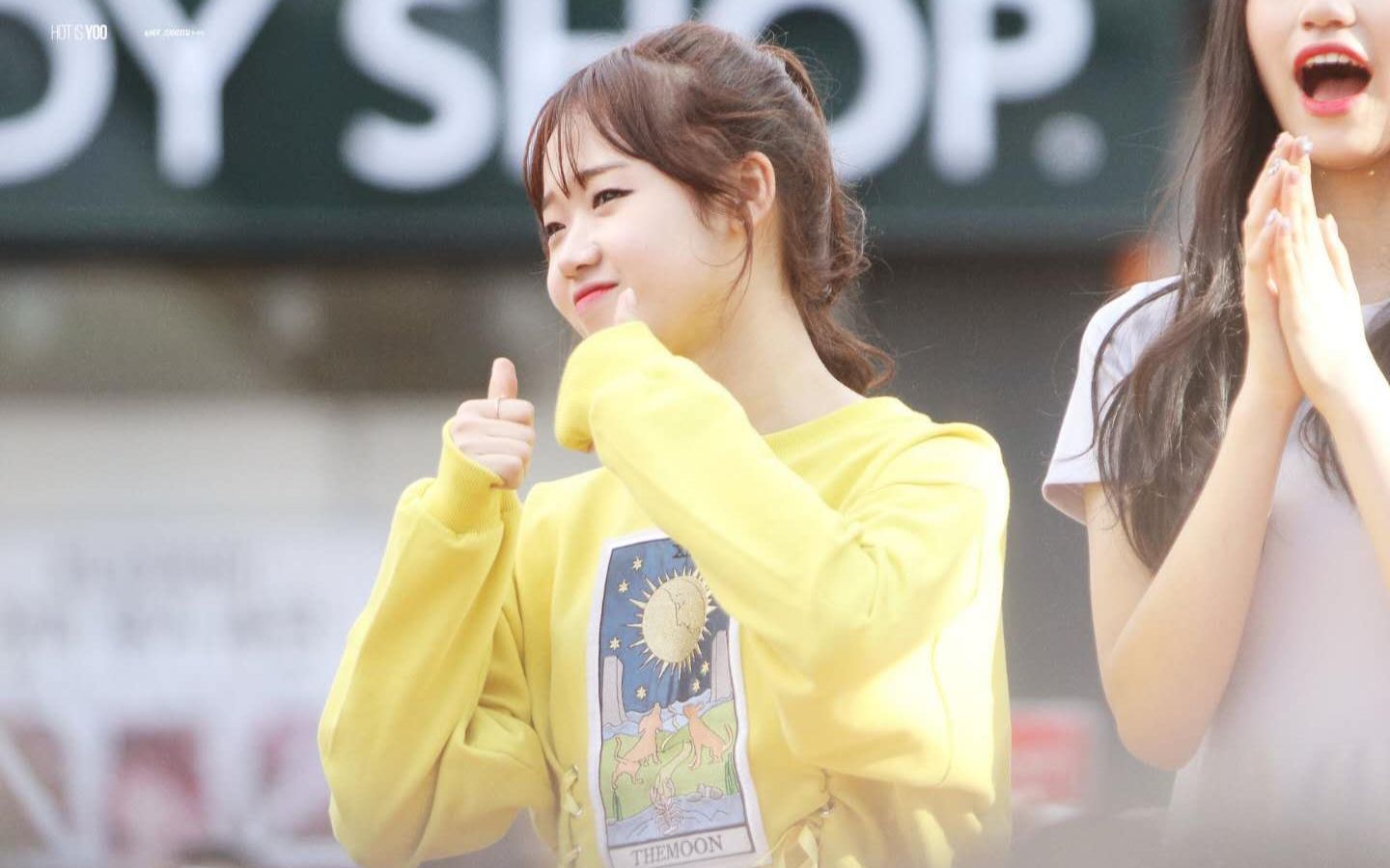 【wekimeki/磪有情】有情宝宝教你如何拍照比心