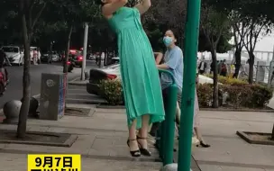 Download Video: 运动的魔力有多大？48岁女理发师做引体向上增强体质：“肩周炎颈椎病都好了”