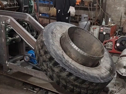 巩义恒德多功能型废旧轮胎滑道式双面切割机型号齐全1200型全自动废旧