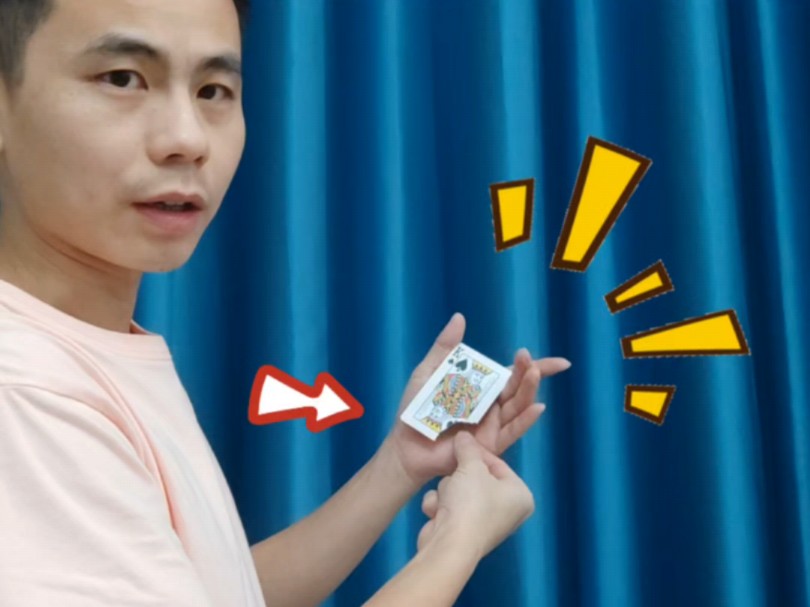 看,纸牌悬浮起来了!#魔术揭秘
