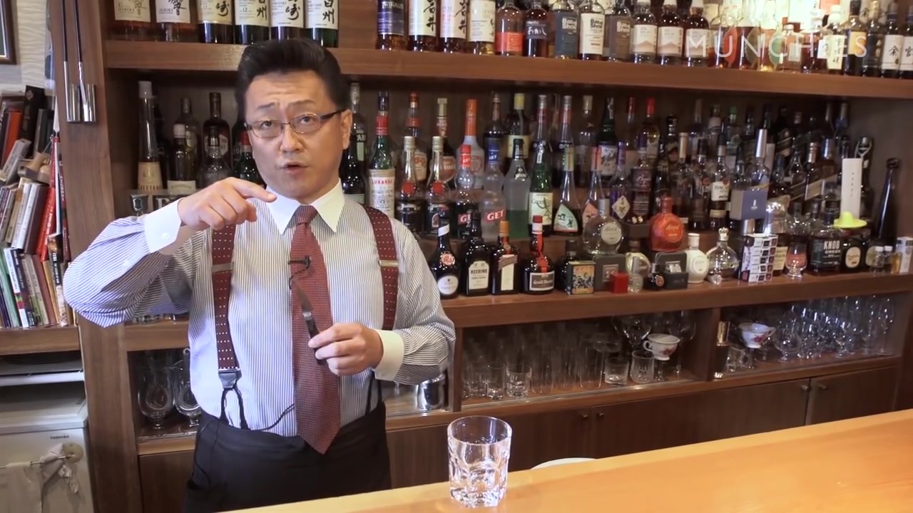 [图]世界级酒保大师Ice Diamonds and Classic Cocktails at Bar High Five