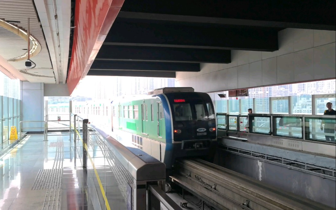重庆地铁三号线轻轨图片