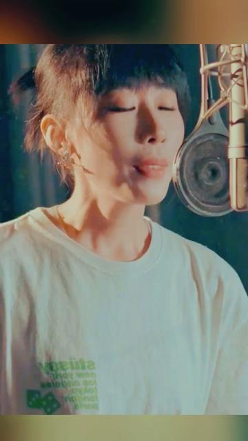 任素汐 新歌《岁岁》,同样是词曲唱包办,电视剧《故乡,别来无恙》重逢