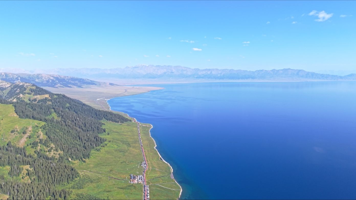 新疆赛里木湖y七月拍照，旅游帮手