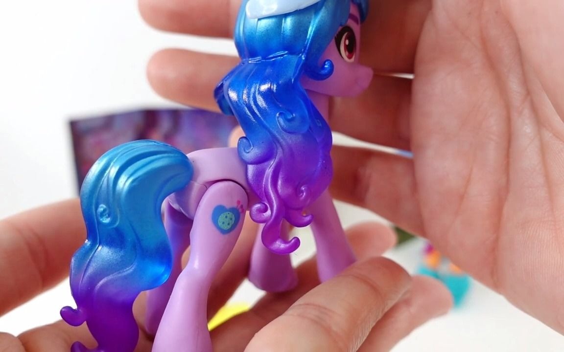 [图]【转载】新款小马宝莉玩具套装开箱展示 Izzy Moonbow Critter Creation My Little Pony A New Generation