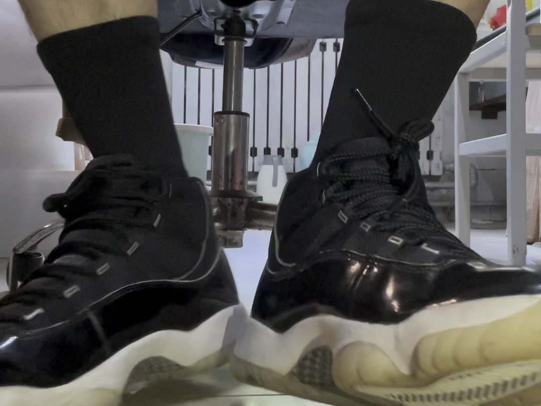 包浆黑袜……aj11