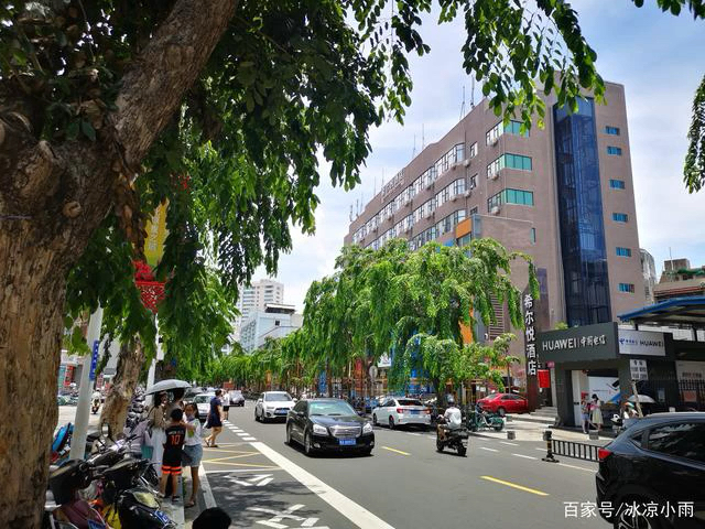 绿意盎然的城市街道!生活气息浓厚