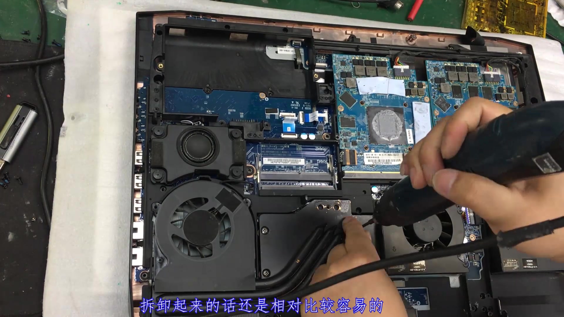 笔记本改装水冷,i99900K+双GTX1080超高配,小哥就这么折腾坏了,心都滴血了,最后结果还是好的《苏州微蓝科技》哔哩哔哩bilibili