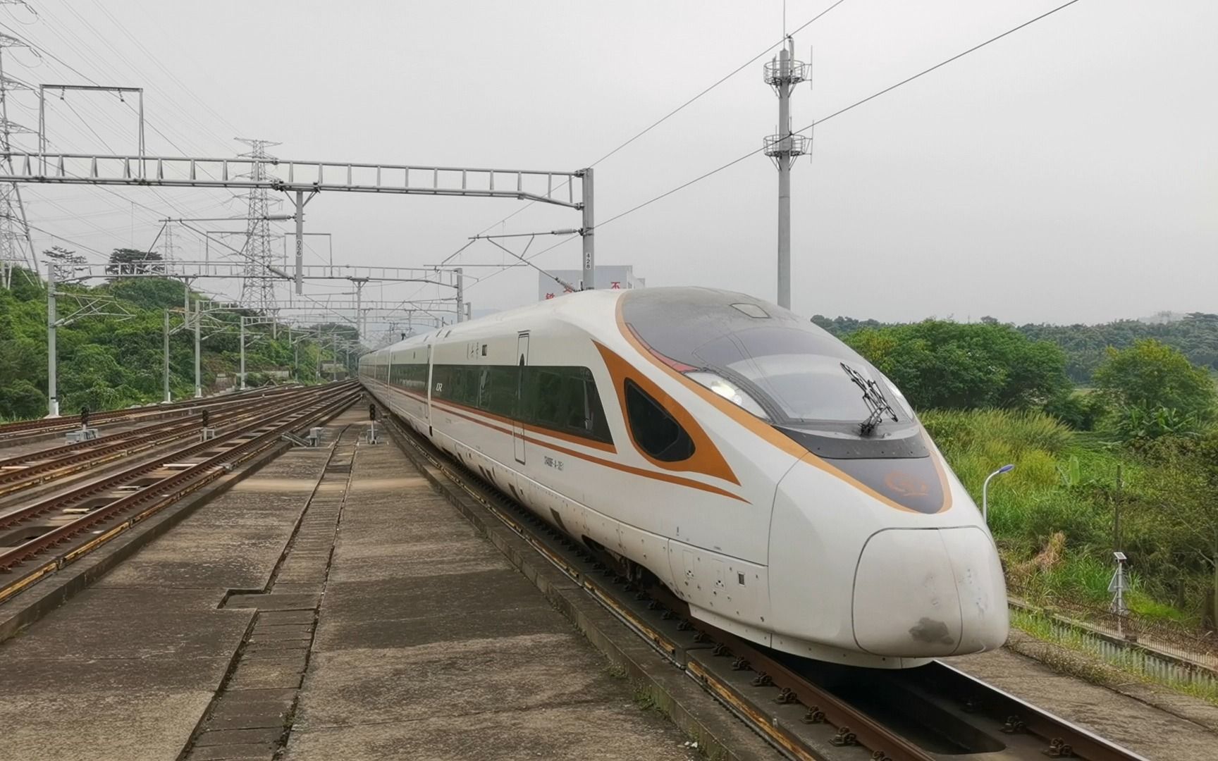 京珠标杆车·复兴号cr400bf-a进中山站