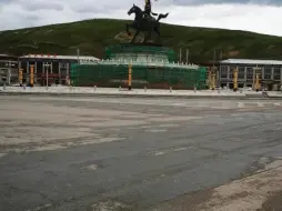 Tải video: 摩旅中国，到达青海果洛州州府玛沁县，本来想在这休一天的，但是旅馆最便宜都得70块，跑路啦