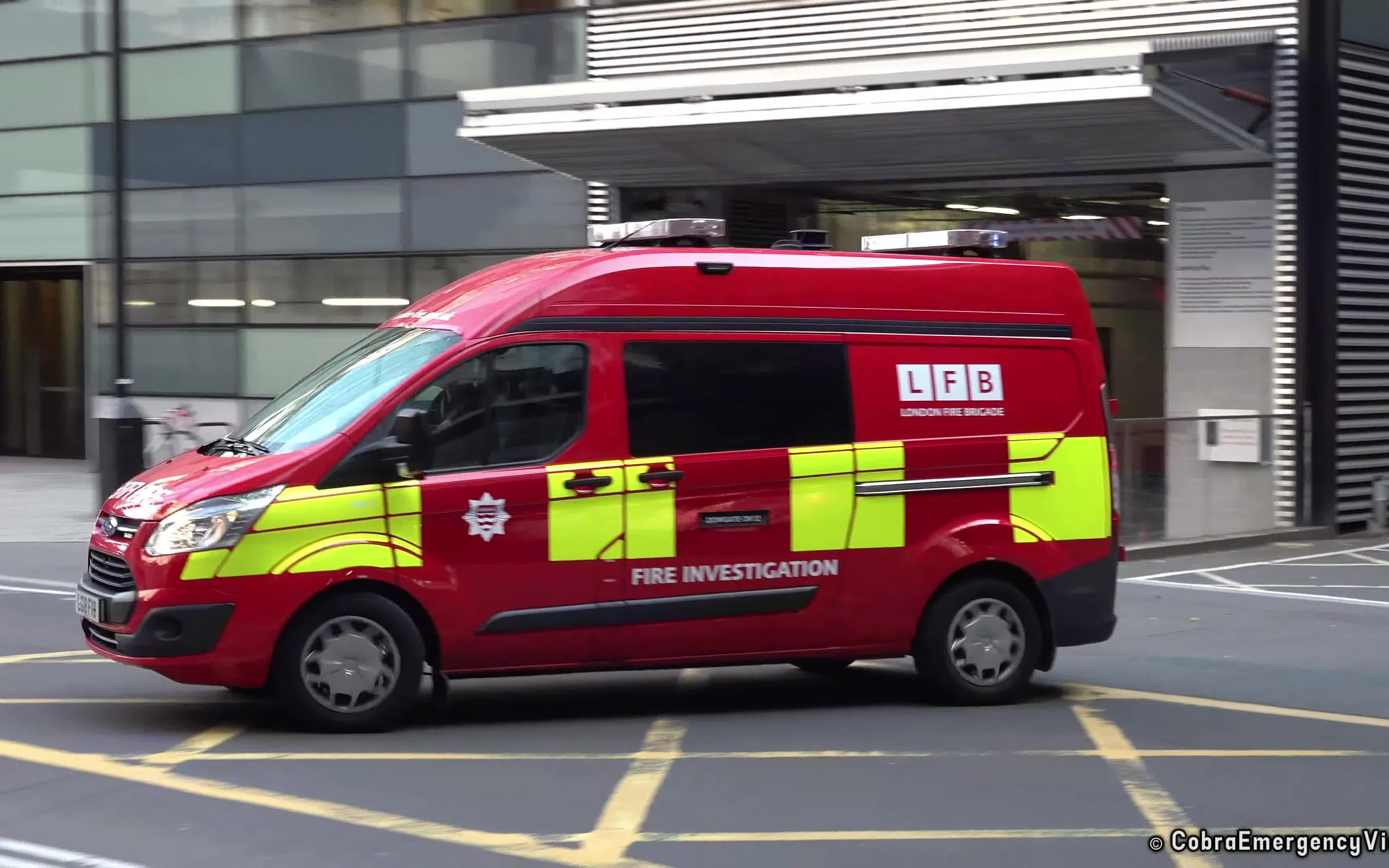 新旧伦敦消防救援部门火灾调查车出警 英国应急车辆出警合集_哔哩哔哩