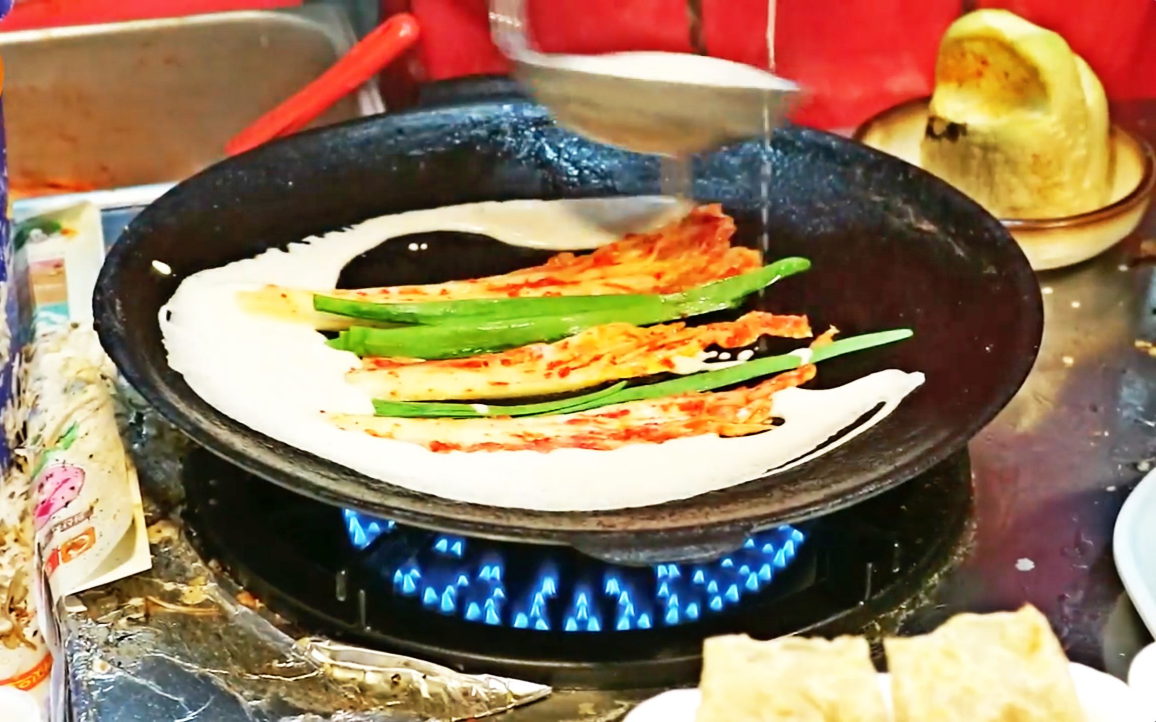 韩国特色街头小吃『荞麦泡菜煎饼』遇见的时候一定要尝尝!