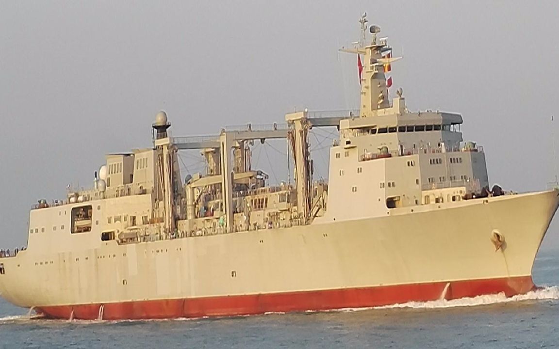 中国航母编队还存在一大短板,一艘五万多吨的干货弹药补给舰