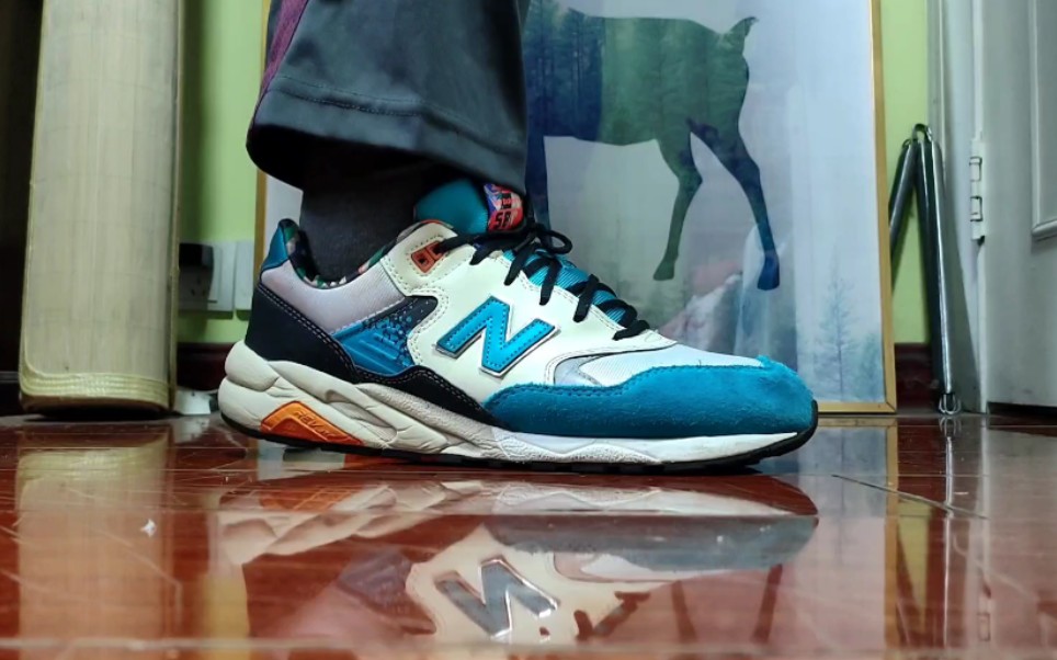 newbalance 新百伦缓震形变?NB580 230斤胖哥又来踩爆REVite——N家非常拿手的REVLite悦轻缓震中底科技,哔哩哔哩bilibili