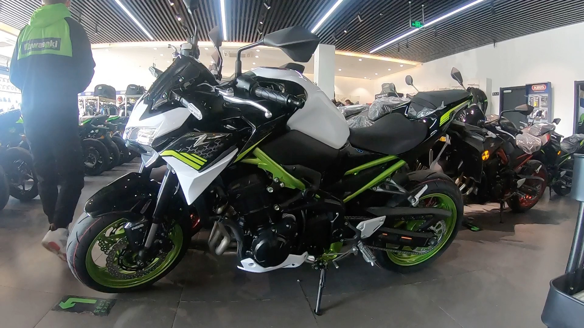 川崎z900提车 2021款 白色