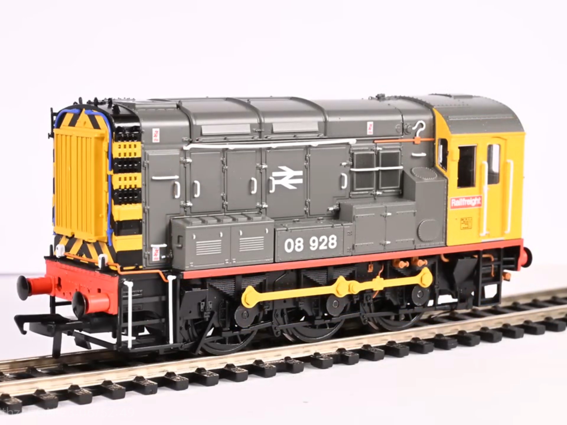 原up主sam认为百万城的新版1/76 oo比例class08内燃机车模型虽然蛮好