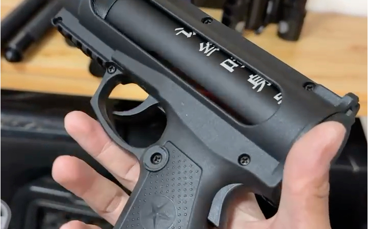 响尾蛇催泪击发器搭配18新标横喷