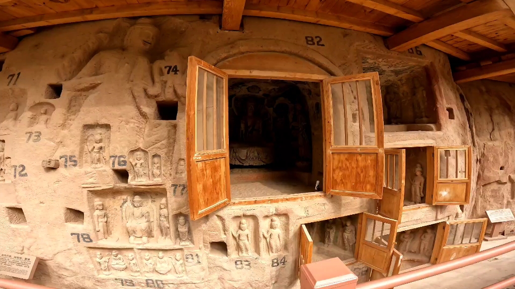 游玩炳灵寺石窟,乘船吹吹黄河风