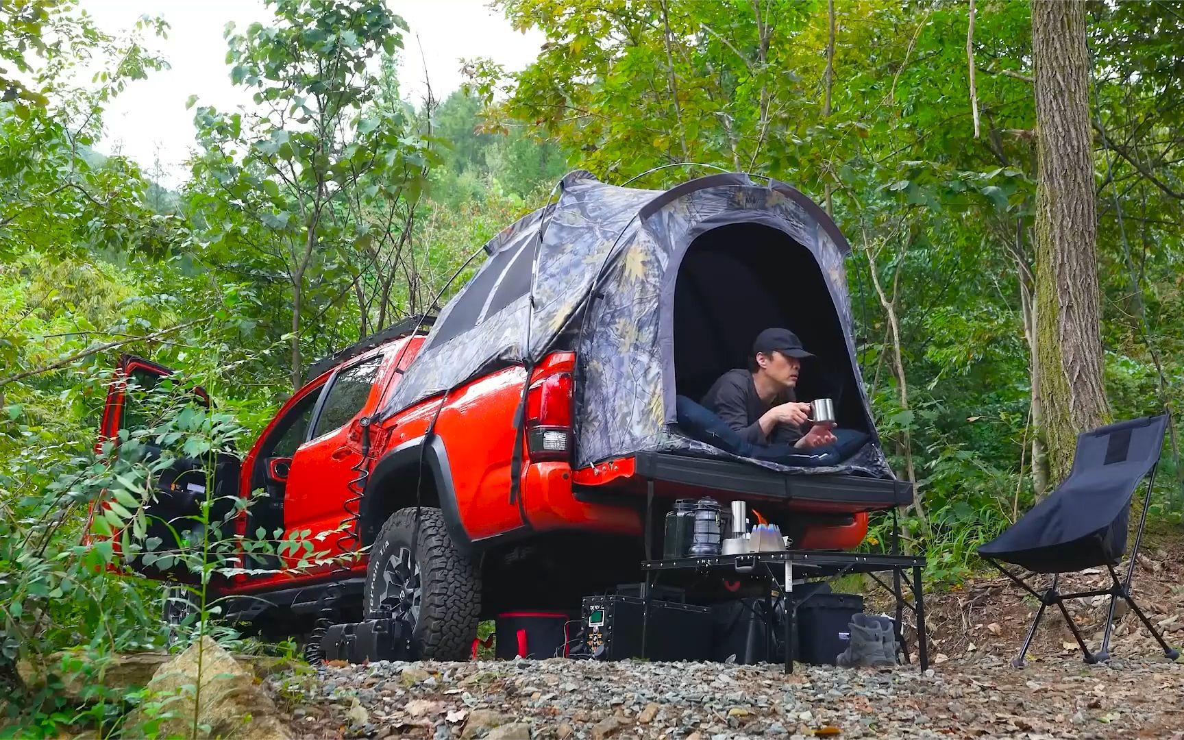 开着皮卡车去露营到底有多爽?尾部车厢就是天然的露营场地