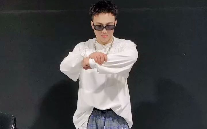 这就是街舞4跳舞时的腾仔真的巨帅