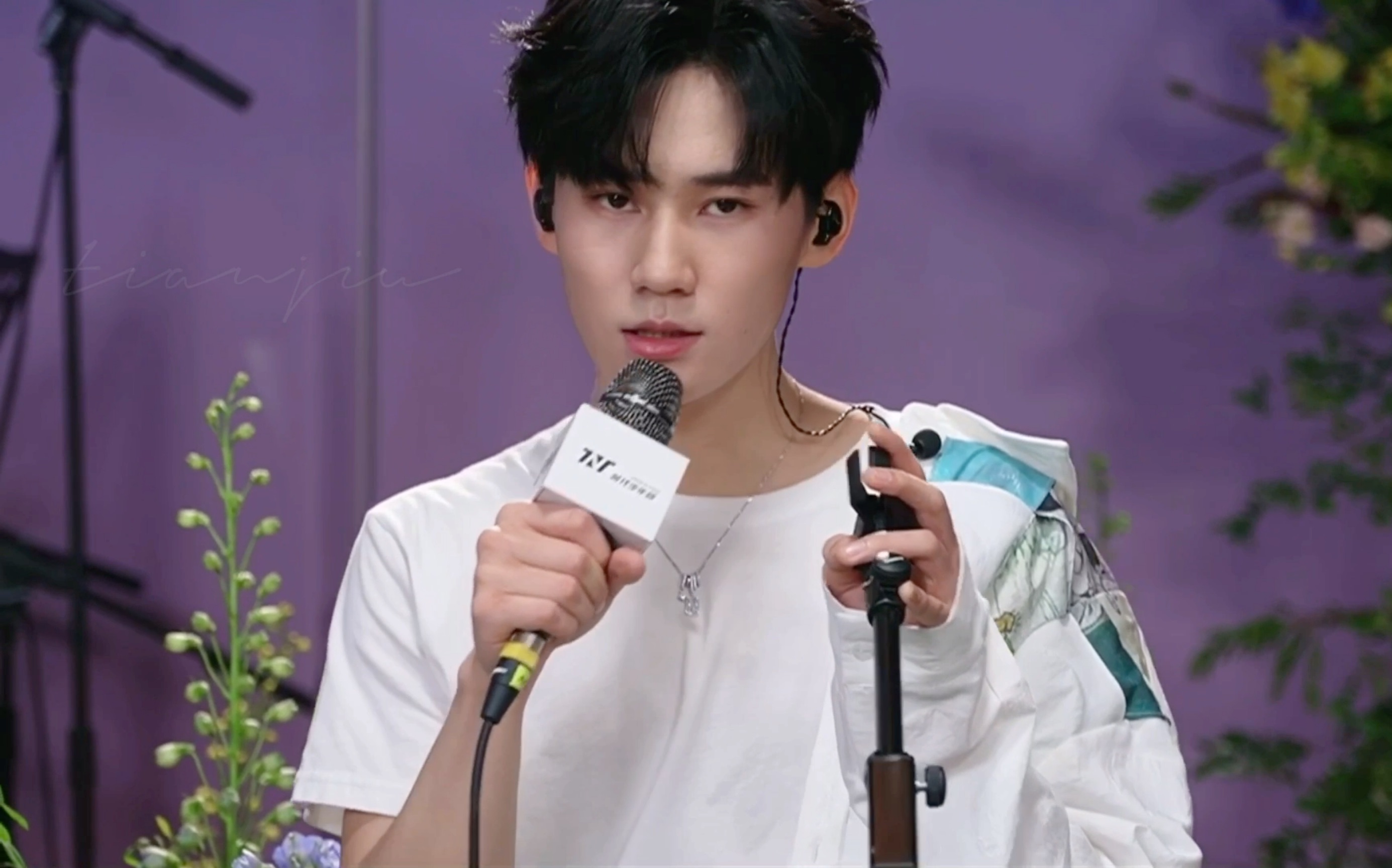 张真源丑人多作怪花间来客十九岁生日直播