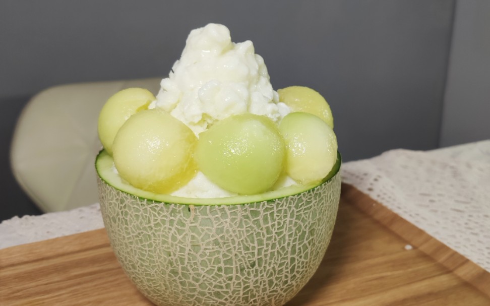 哈密瓜酸奶冰沙做法,好吃又简单,夏天用它来解暑吧_哔哩哔哩 (゜-゜)