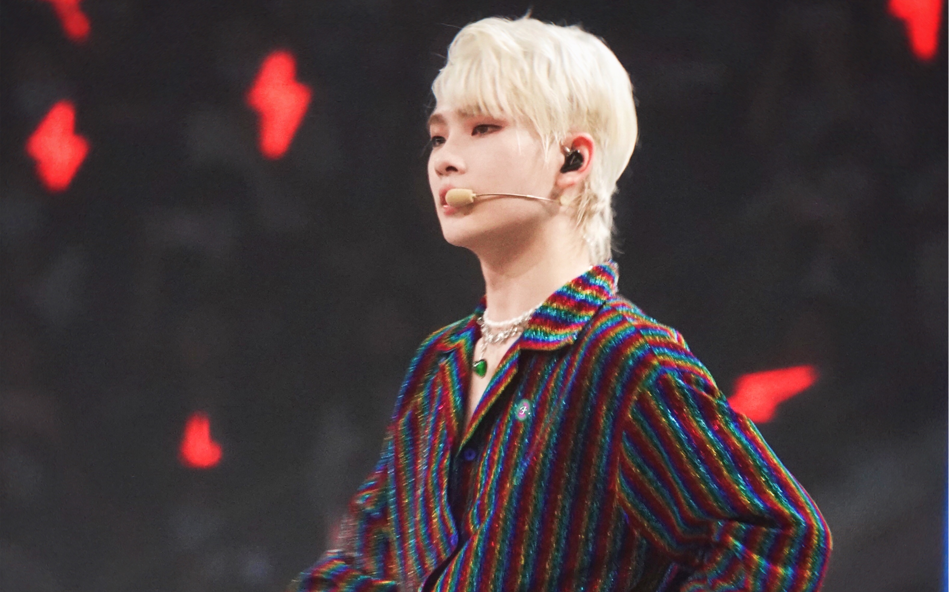 【周震南】《疯子》正侧面fo   5.3r1se上海限定演唱会